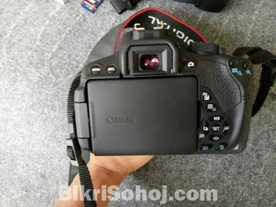 DSLR Canon 700D Video Camera